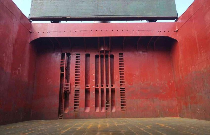 Cargo hold cleanliness survey
